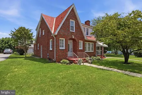 69 S Main St, Stewartstown, PA 17363