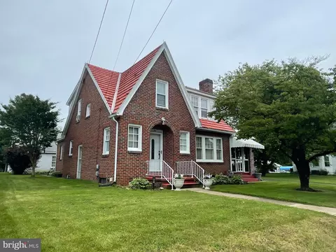 69 S Main St, Stewartstown, PA 17363
