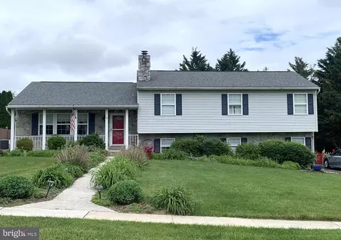 17 Ecker Ave, Stewartstown, PA 17363