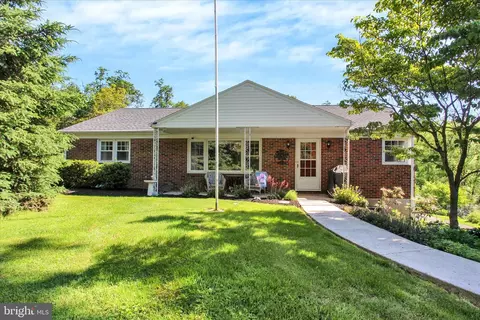 7890 Gnatstown Rd, Hanover, PA 17331