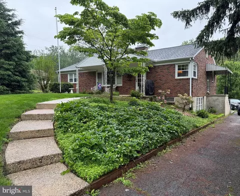 7890 Gnatstown Rd, Hanover, PA 17331