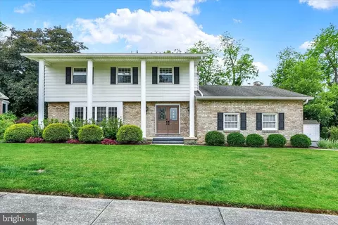 2925 Broxton Ln, York, PA 17402