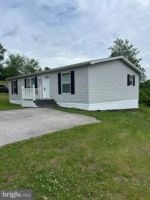 80 Cheyenne Dr, Windsor, PA 17366 photo 2
