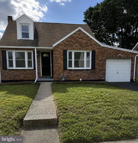 102 N Oxford St, East York, PA 17402