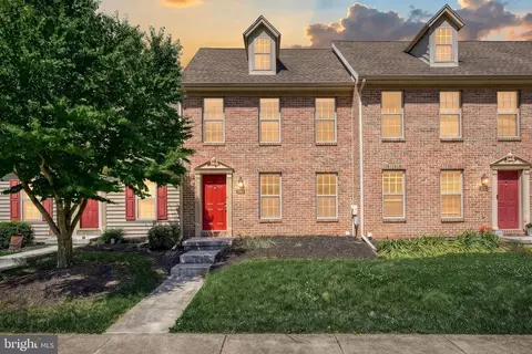 1105 Skyview Dr, York, PA 17406