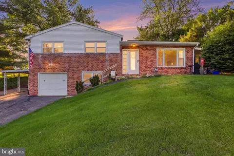 1901 Oakley Dr, York, PA 17408