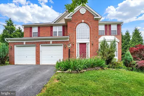 665 Clydesdale Dr, York, PA 17402