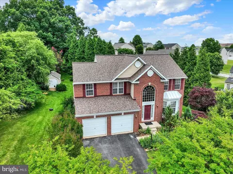 665 Clydesdale Dr, York, PA 17402