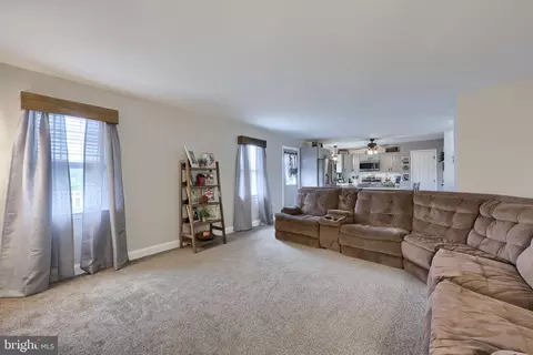 Entry Way - 745 Thomas Armor Dr, Windsor, PA 17366 photo 5 of 8