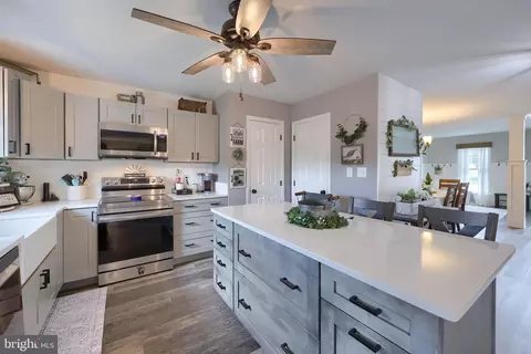 Kitchen - 745 Thomas Armor Dr, Windsor, PA 17366 photo 2 of 6