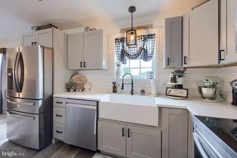 Kitchen - 745 Thomas Armor Dr, Windsor, PA 17366 photo 3 of 6