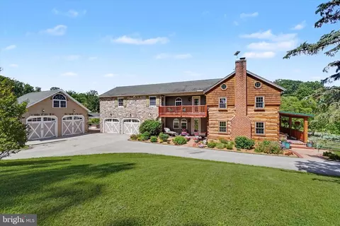 4941 Walters Hatchery Rd, Spring Grove, PA 17362