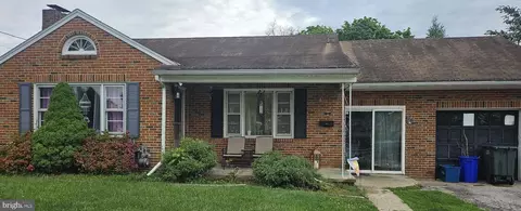 15 N Queen St, Dover, PA 17315