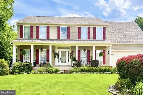 383 El Vista Dr, Hanover, PA 17331