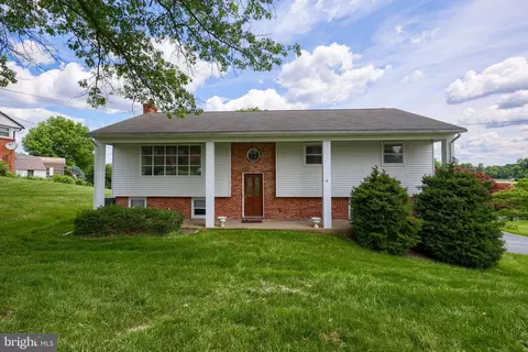 213 S Franklin St, Red Lion, PA 17356