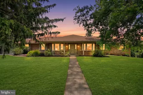 87 Churchill, York, PA 17403