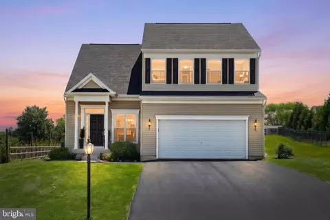 2322 Water Garden Dr, Hanover, PA 17331