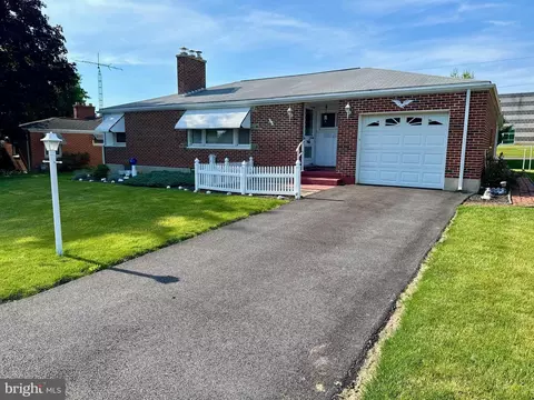 111 Haybrook Dr, York, PA 17406