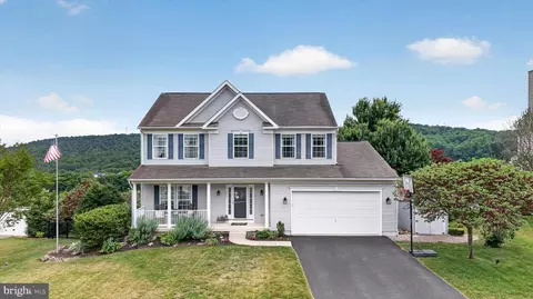 517 Sandpiper Ln, New Cumberland, PA 17070