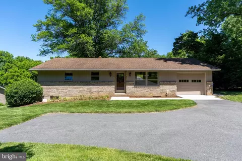4156 Wilshire Dr, York, PA 17402