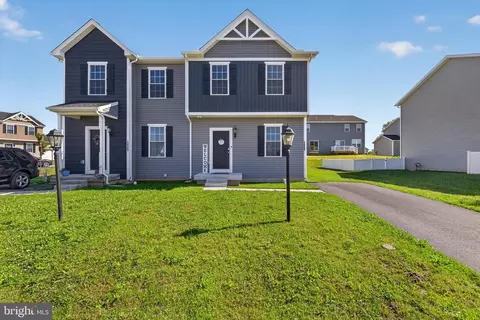 3602 Fieldstone Dr, Dover, PA 17315