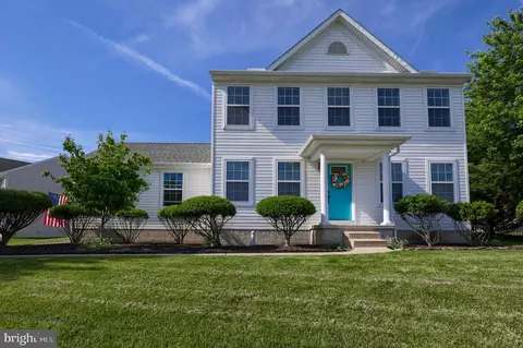 100 Surrey Ln, York, PA 17402