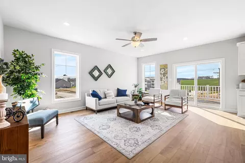 Living - 212 Ridge View Ln, Hanover, PA 17331 photo 1 of 1