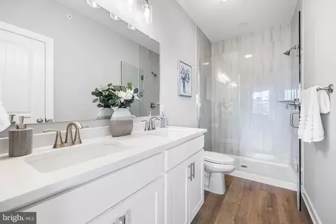 Bath - 212 Ridge View Ln, Hanover, PA 17331 photo 1 of 2