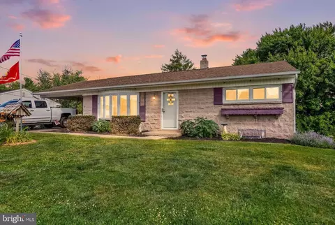 2504 Berkshire Ln, Dover, PA 17315