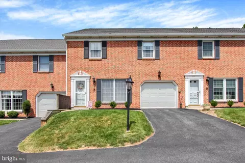 1697 Wyntre Brooke Dr, York, PA 17403