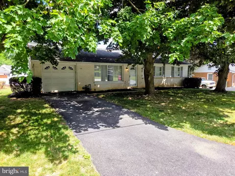 3 Lexington Dr, Shrewsbury, PA 17361