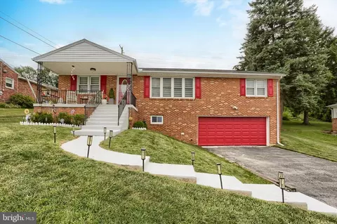 2508 Eastwood Dr, York, PA 17402
