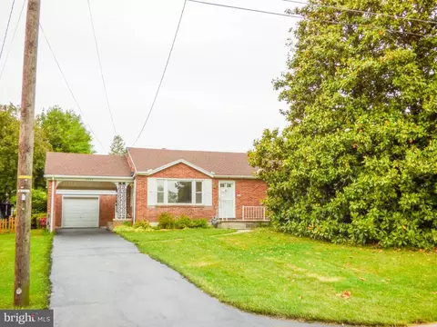 2308 Pleasant View Dr, York, PA 17406