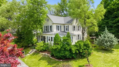 240 Circle Dr, Red Lion, PA 17356
