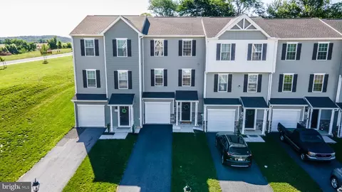 269 Holstein Dr, Hanover, PA 17331