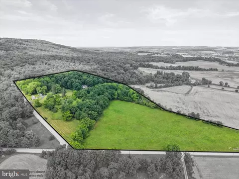 51 High Rock Rd N, Hanover, PA 17331