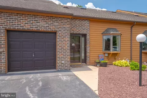 27 Westview Mnr Mnr #27, York, PA 17408