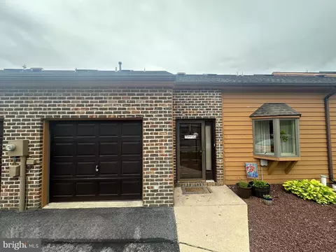 27 Westview Mnr Mnr #27, York, PA 17408