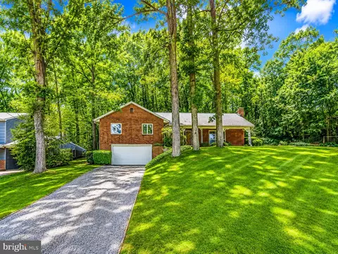 27 Woodside Dr, York, PA 17402