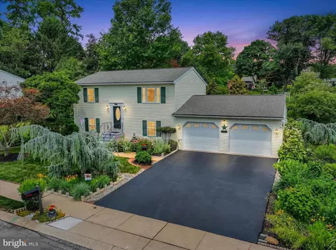 2437 Heather Rd, York, PA 17408