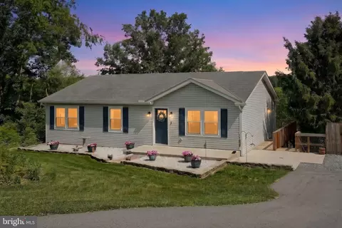 6124 Gardner Rd, Spring Grove, PA 17362