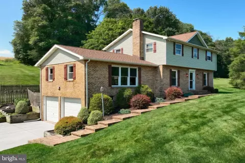 715 Meadowview Dr, Red Lion, PA 17356