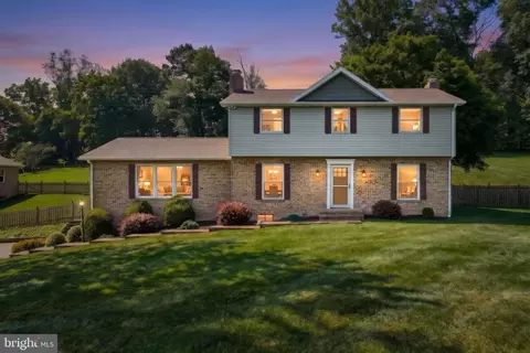 715 Meadowview Dr, Red Lion, PA 17356