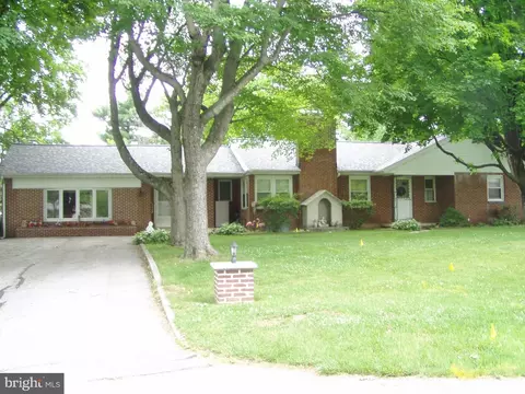 15 Memories Ln, Abbottstown, PA 17301