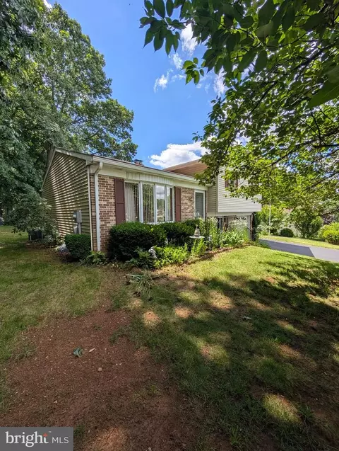 389 Oakwood Dr, Seven Valleys, PA 17360