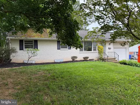 34 Woodland Dr, York, PA 17407