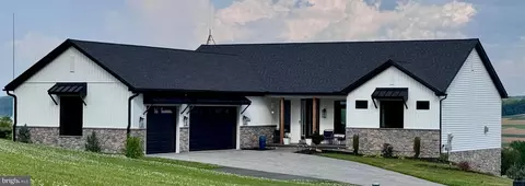 7513 West Rd, York, PA 17403