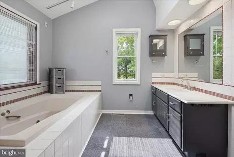 Bath - 4065 Deerhill Dr, Hellam, PA 17406 photo 1 of 4
