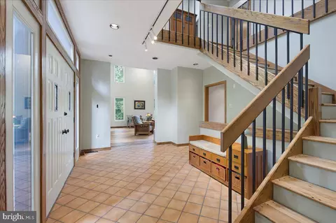 Entry Way - 4065 Deerhill Dr, Hellam, PA 17406 photo 2 of 5