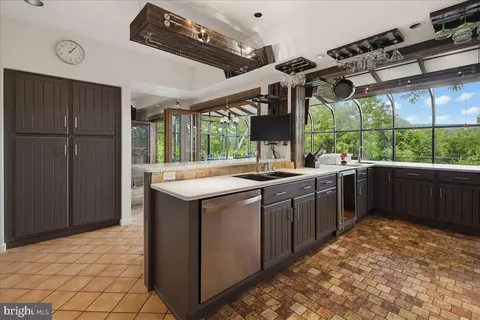Kitchen - 4065 Deerhill Dr, Hellam, PA 17406 photo 2 of 5